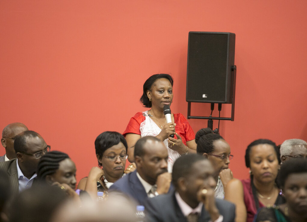 Hon. Sylvie KAYITESI Zainabu atanga ibitekerezo mu Ihuriro ryo muri 2017 